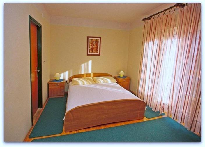 Bubi Hvar Apartments 1 Hvar Town Bagian luar foto